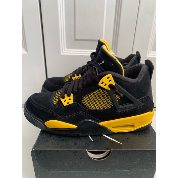 Boys Retro 4 Jordan’s (GS) - Picture 2 of 7